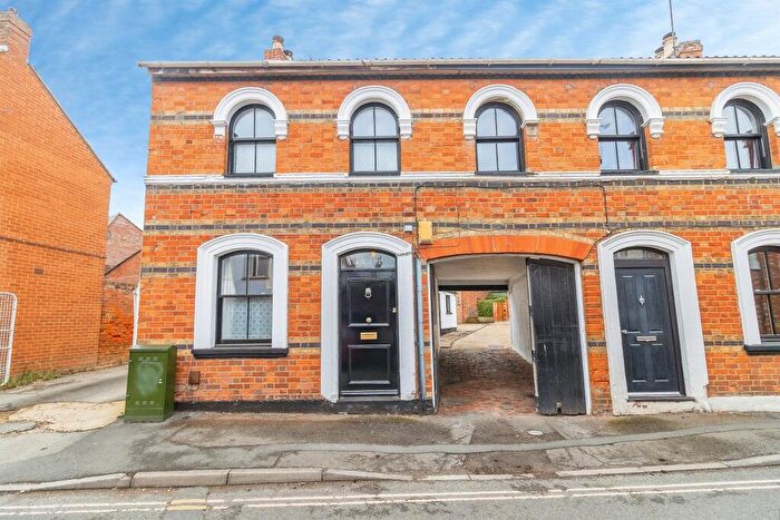 2 Bedroom Character Property For Sale In Union Street, Newport Pagnell, MK16