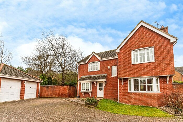 4 Bedroom Detached House For Sale In Juno Way, Swindon, SN5