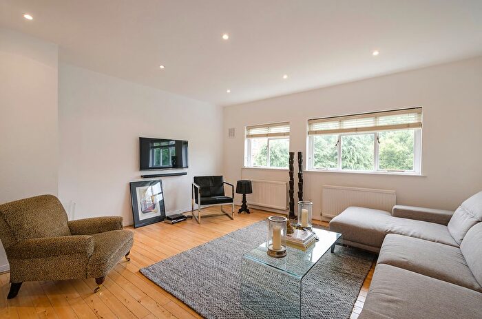 2 Bedroom Flat For Sale In Frognal Lane, London, NW3