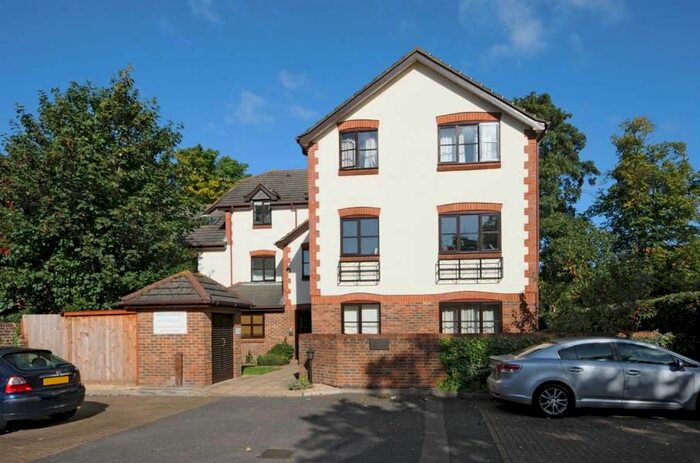 1 Bedroom Flat To Rent In St. Saviours Place, Leas Road, Guildford, GU1