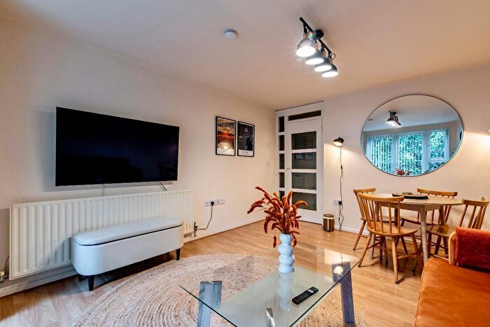 2 Bedroom Flat For Sale In Chester House, Redcliffe Road, Nottingham, NG3