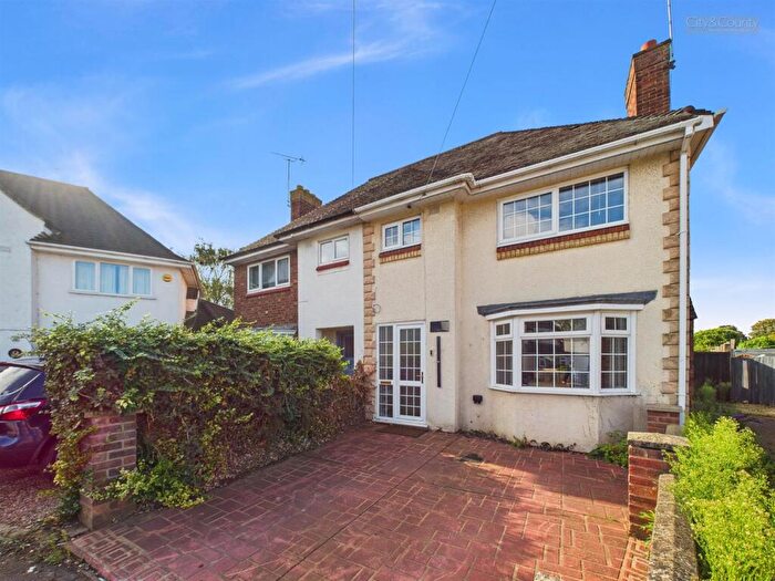 3 Bedroom Semi-Detached House For Sale In Luddington Road, Peterborough, PE4