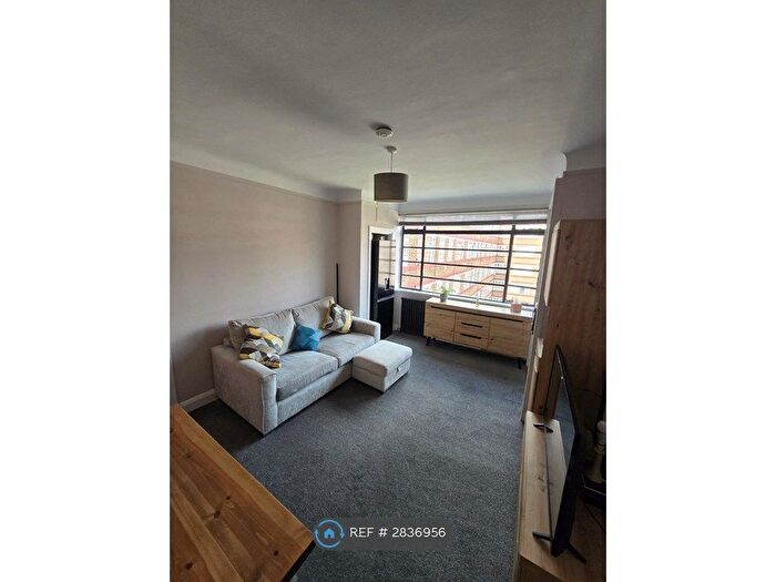 1 Bedroom Flat To Rent In Balham High Road, London, SW17