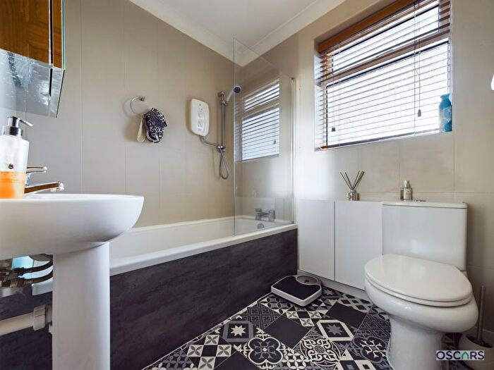 2 Bedroom Semi-Detached Bungalow For Sale In Haven Garth, Hedon, Hull, HU12