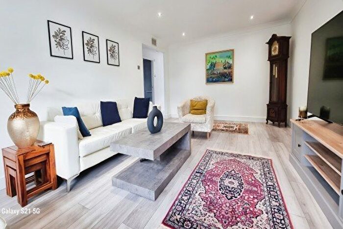 3 Bedroom Bungalow To Rent In Abercorn Way, Woking, GU21