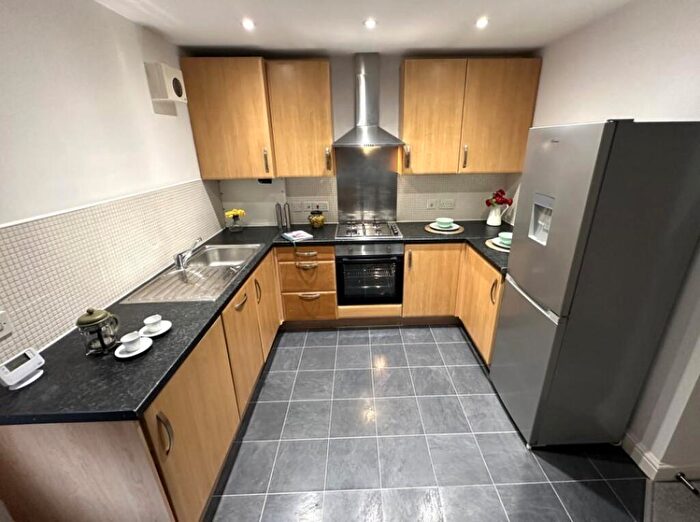2 Bedroom Flat To Rent In Alexandra Park House, Manchester, M16