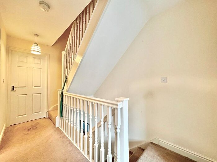 3 Bedroom Town House For Sale In Woodhead View, Jump, Barnsley, S74