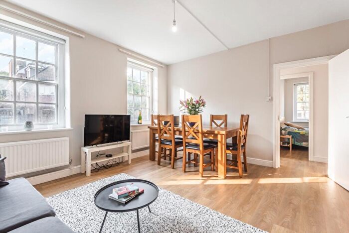 2 Bedroom Flat To Rent In Frampton Street, London, NW8