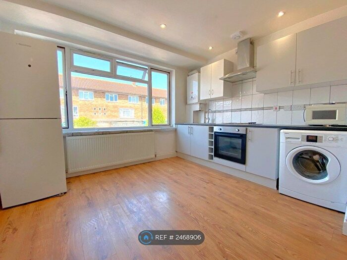 2 Bedroom Flat To Rent In Old Church Road, London, E4