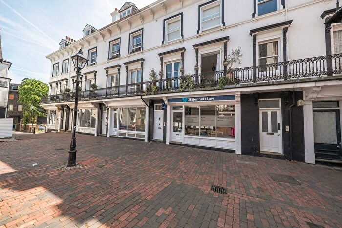 1 Bedroom Flat For Sale In The Pantiles, Tunbridge Wells, TN2