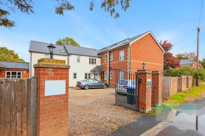 2 Bedroom Maisonette To Rent In St. Johns Road, St. Johns, Woking, GU21