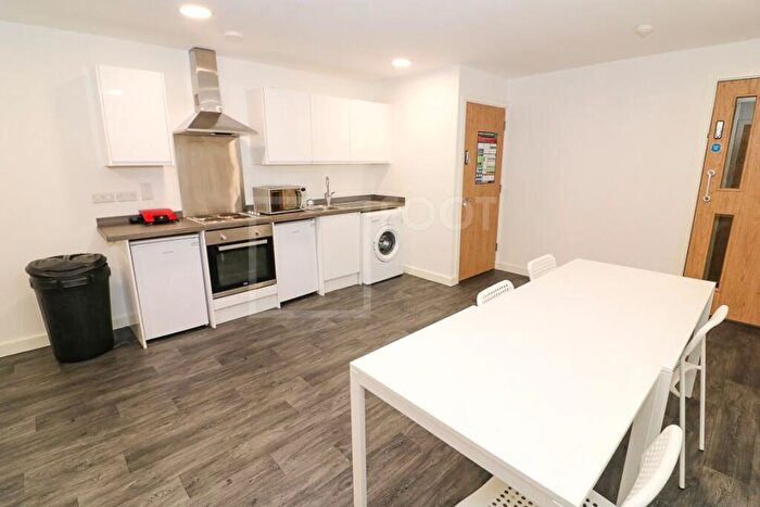 Flat To Rent In Colonnade House Includes Electric + Water Bills, BD1