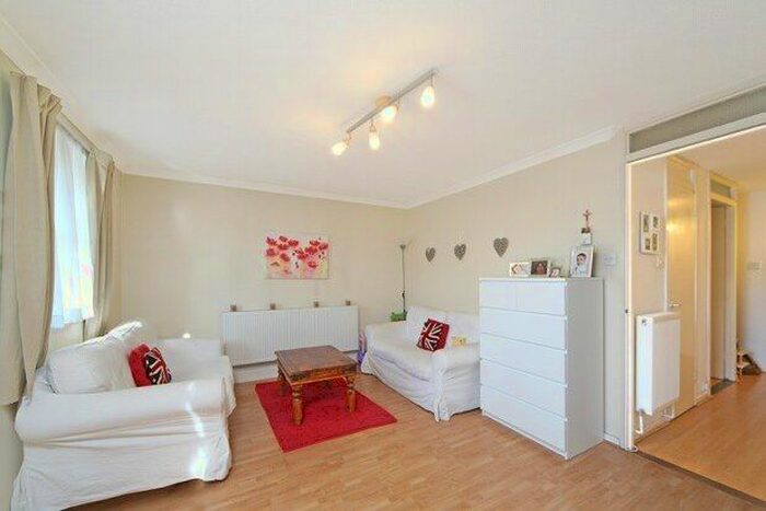2 Bedroom Flat To Rent In Granville Road, London, SW18