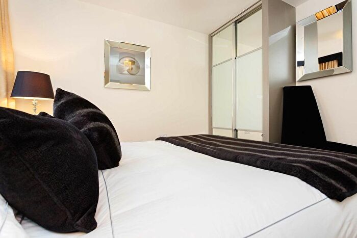 1 Bedroom Flat To Rent In Lamb's Passage, London, EC1Y