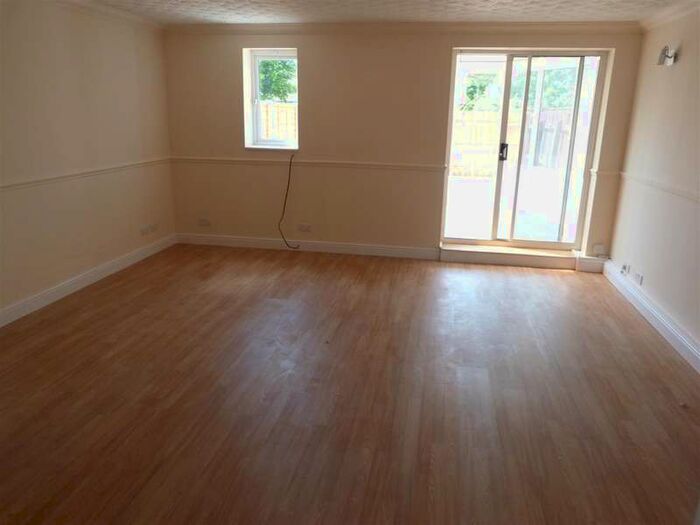 3 Bedroom Terraced House To Rent In Coronation Road North, Hull, HU5