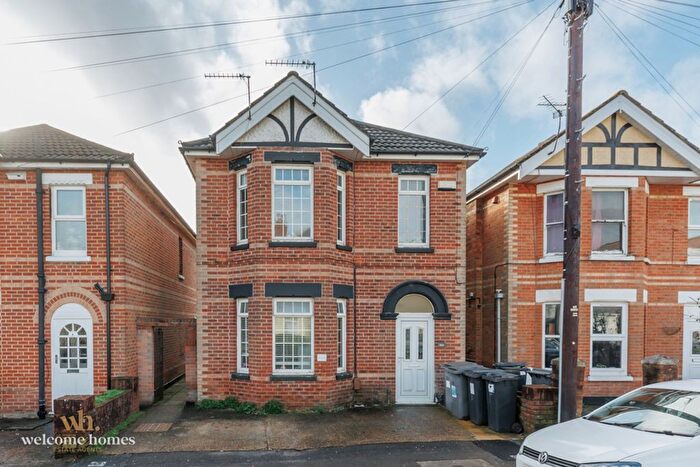 2 Bedroom Flat For Sale In Markham Road, Bournemouth, BH9