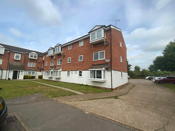 2 Bedroom Flat To Rent In Vignoles Road, Romford, London, RM7