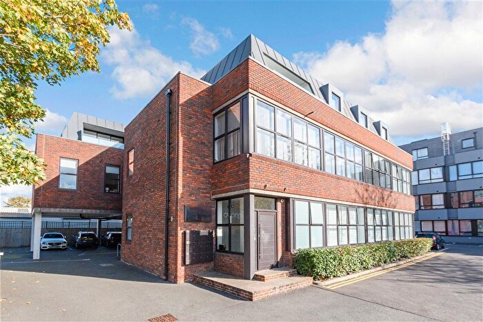 2 Bedroom Flat For Sale In Elmcroft Road, Petts Wood, Orpington, Kent, BR6