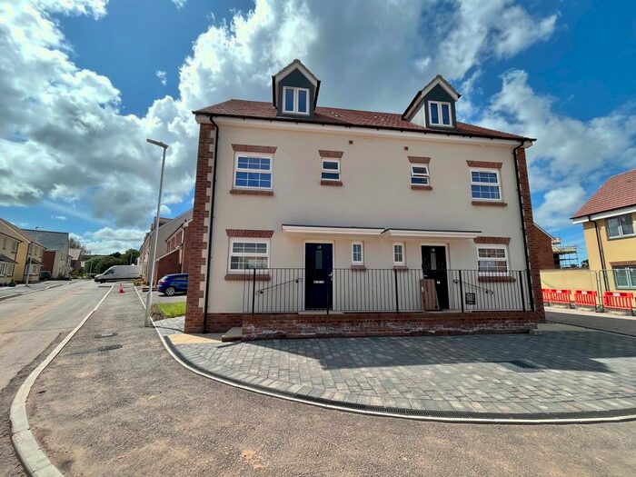 3 Bedroom Semi-Detached House To Rent In Malherbie Road, Bridgwater, TA5