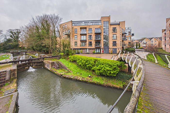 1 Bedroom Apartment For Sale In Dickinson House, The Embankment, HP3