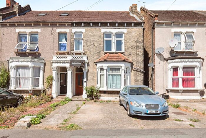 7 Bedroom Semi-Detached House For Sale In Balfour Road, Ilford, IG1