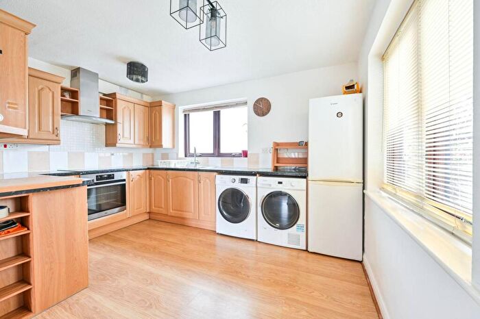 1 Bedroom Flat For Sale In Capstan Way, Canada Water, London, SE16