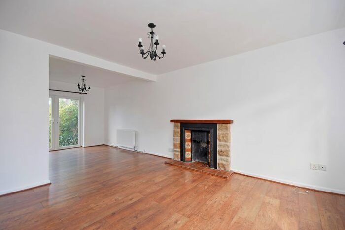 3 Bedroom Semi-Detached House To Rent In Fulton Road, Walkley, Sheffield, S6
