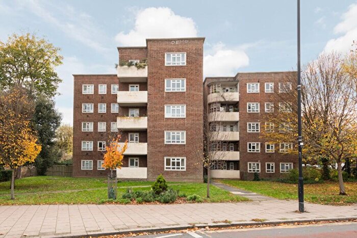 3 Bedroom Flat To Rent In Church Lane, London, N8