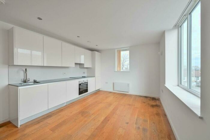 1 Bedroom Flat To Rent In Stafford Road, Waddon, Croydon, CR0