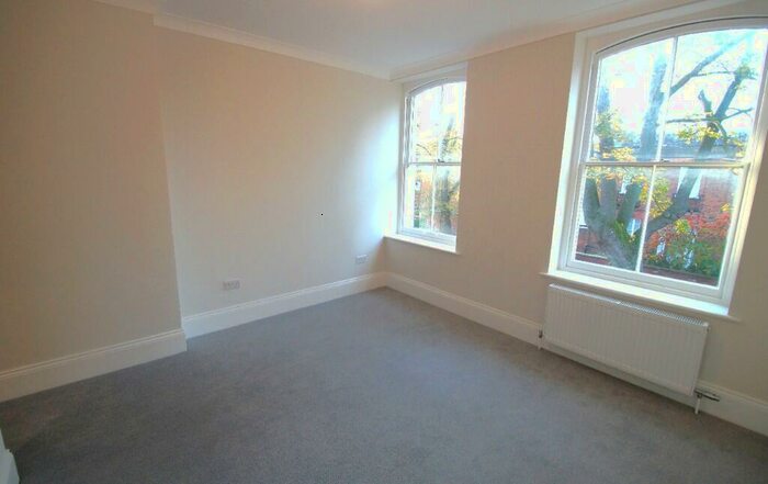 2 Bedroom Apartment To Rent In The Crescent, Bedford, Bedfordshire, To £ Pcm, MK40