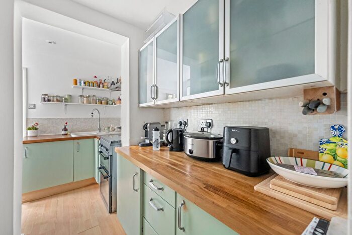 1 Bedroom Flat To Rent In Milton Grove, London, N16
