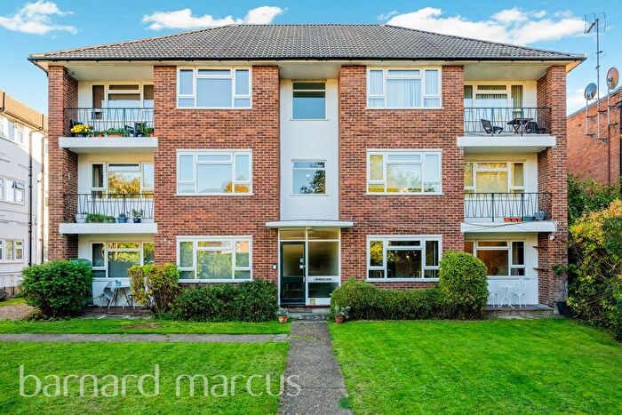 2 Bedroom Flat For Sale In The Avenue, Surbiton, KT5