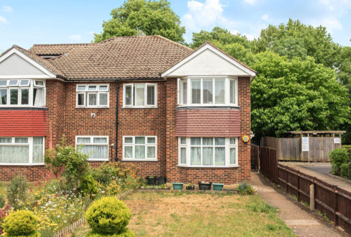 2 Bedroom Maisonette For Sale In Wandle Road, Morden, SM4