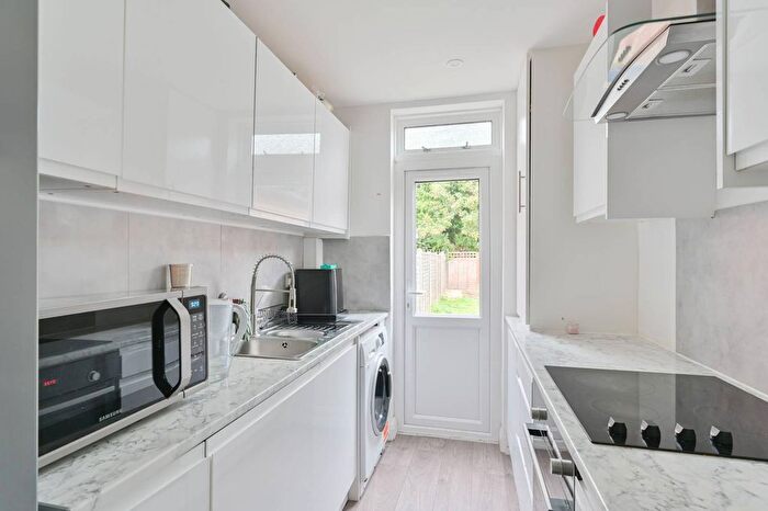 3 Bedroom Property For Sale In Glenister Park Road, Streatham Vale, London, SW16