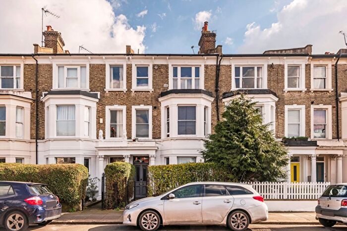 2 Bedroom Flat To Rent In Percy Road, London, W12