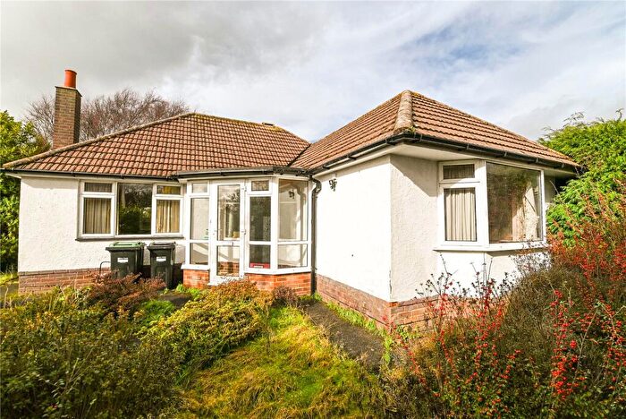 2 Bedroom Bungalow For Sale In Durland Close, New Milton, Hampshire, BH25