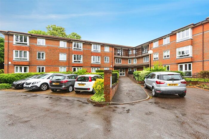 1 Bedroom Flat For Sale In Beech Lodge, Staines-Upon-Thames, TW18