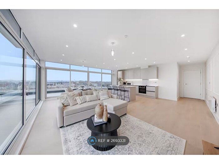 3 Bedroom Flat To Rent In Raffles House, London, NW4