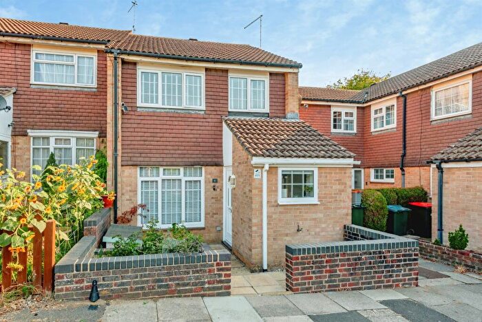4 Bedroom End Of Terrace House For Sale In Rydal Close, Ifield, Crawley, RH11