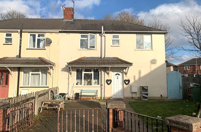 3 Bedroom Semi-Detached House For Sale In Walton Grove, Grimsby, DN33