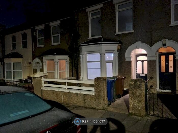 3 Bedroom Terraced House To Rent In Hampden Road, Grays, RM17