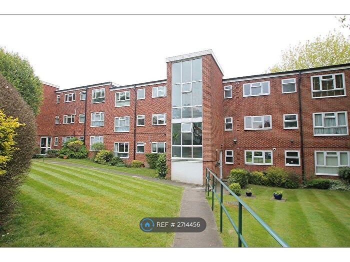 2 Bedroom Flat To Rent In Howton Place, Bushey Heath, Bushey, WD23