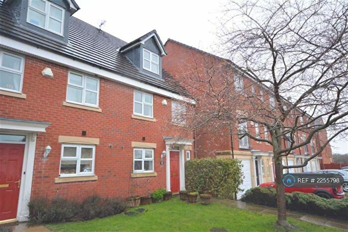 4 Bedroom Semi-Detached House To Rent In Summerville Close, Littleover, Derby, DE23