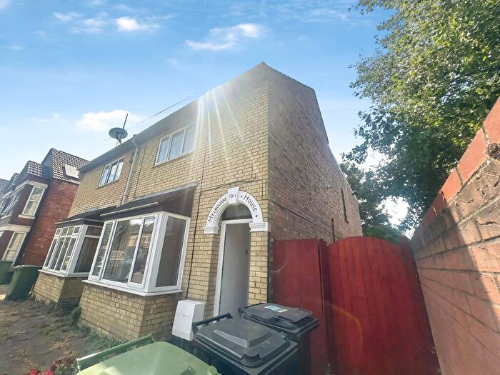 2 Bedroom Flat For Sale In Alexandra Road, Millfield, Peterborough, PE1