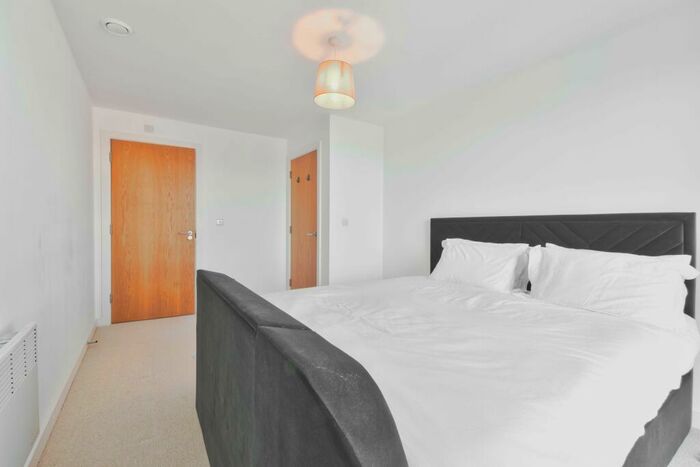 2 Bedroom Apartment To Rent In Queensway, Redhill, RH1