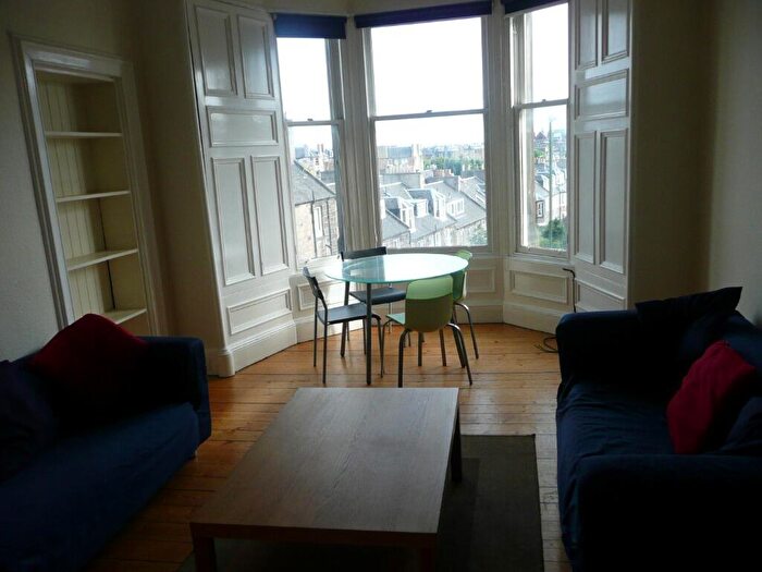 3 Bedroom Flat To Rent In Cadzow Place, Edinburgh, EH7