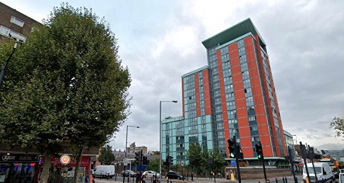 2 Bedroom Apartment To Rent In East India Dock Road, London, E14