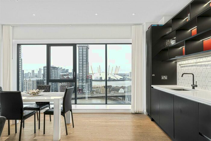 2 Bedroom Apartment To Rent In Botanic Square, London, E14