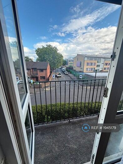 1 Bedroom Flat To Rent In Kings Court, London, E13