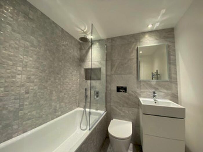 2 Bedroom Flat To Rent In High Street, Banstead, SM7